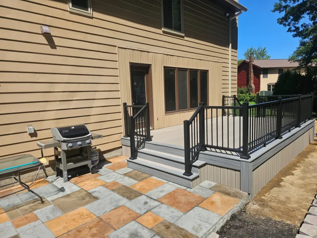 Deck Builder in Willoughby, OH | Timeless Custom Decks